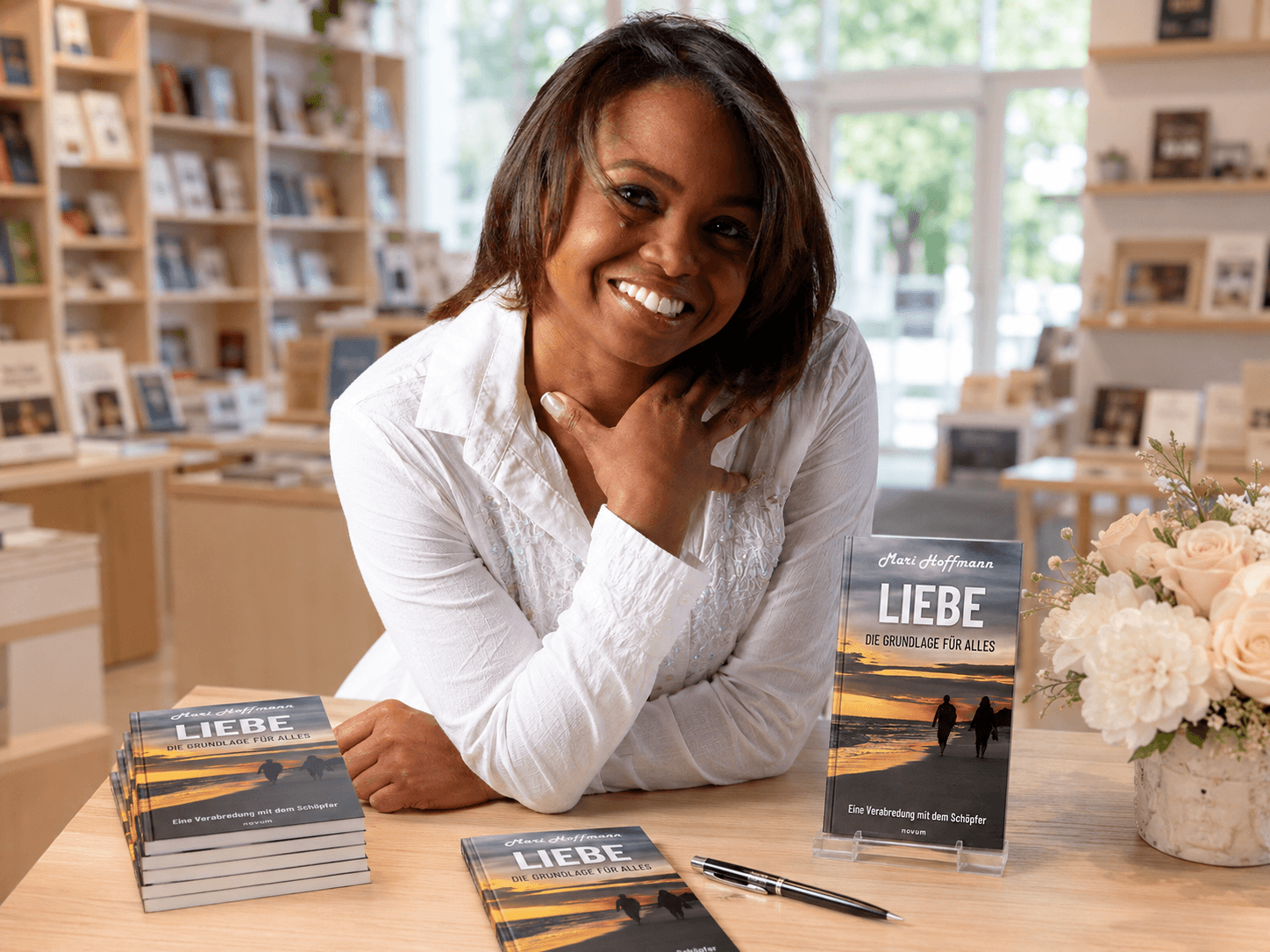 Mari Hoffmann no lançamento do livro Liebe — Die Grundlage für alles